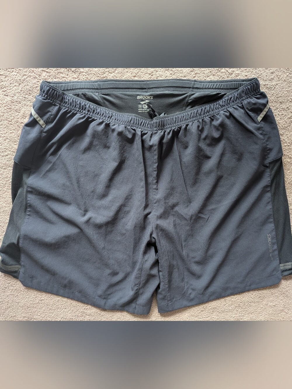 NWOT Brooks women's Running / Gym Shorts Size XL